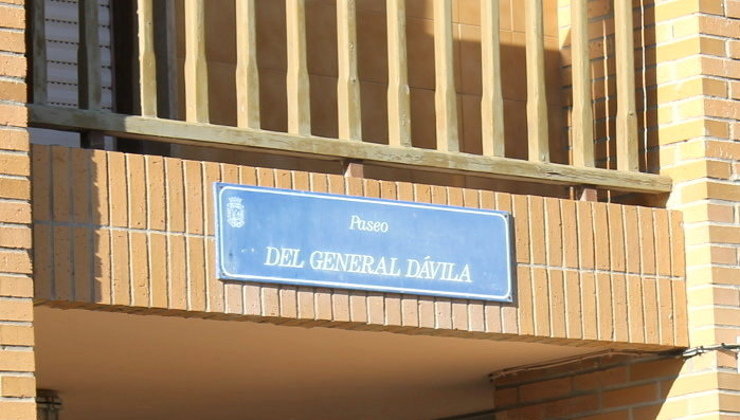 Placa de la calle de General Dávila