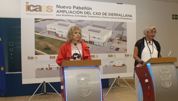La vicepresidenta del Gobierno, Eva Díaz Tezanos, y la directora del ICASS, Feli Lois, durante la presentación del CAD