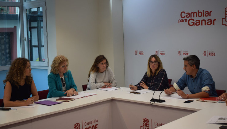 Reunión de Eva Díaz Tezanos con la dirección del PSOE de Cantabria