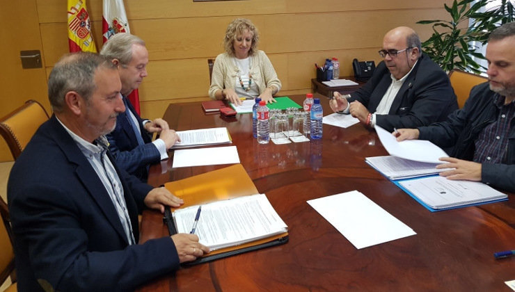 Reunión de representantes de AMA con el Gobierno de Cantabria