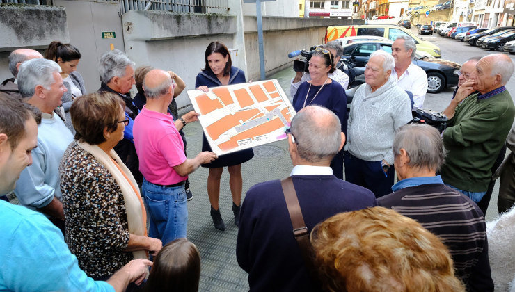 La alcaldesa de Santander, Gema Igual, ha presentado la renovación de la calle Tres de Noviembre a los vecinos