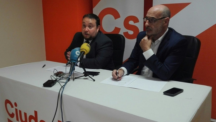 El portavoz de Cs en el Parlamento cántabro, Rubén Gómez, y el diputado nacional Félix Álvarez