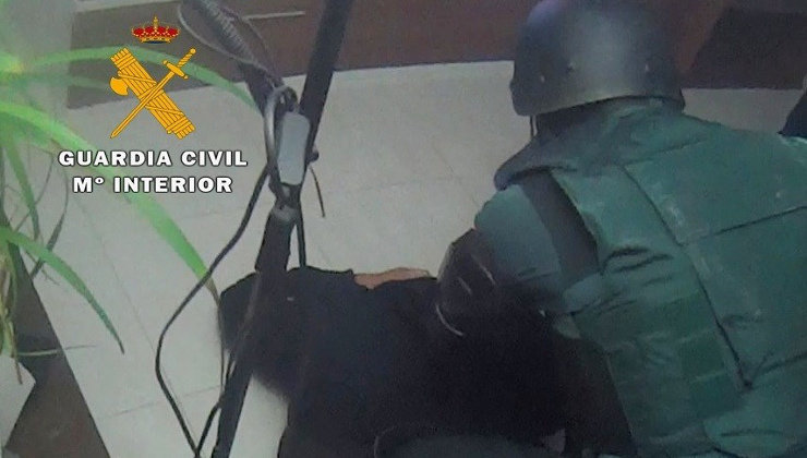 La Guardia Civil ha detenido a cinco personas y ha desmantelado un punto de venta de cocaína