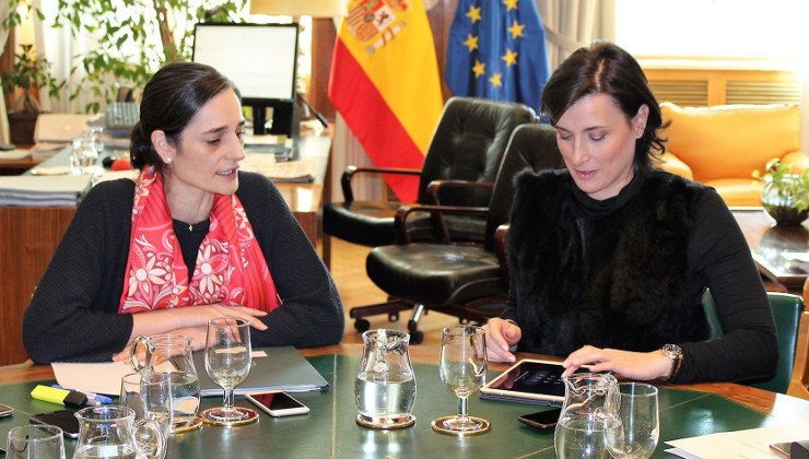La secretaria de Estado de Medio Ambiente, María García, junto a la alcaldesa de Santander, Gema Igual