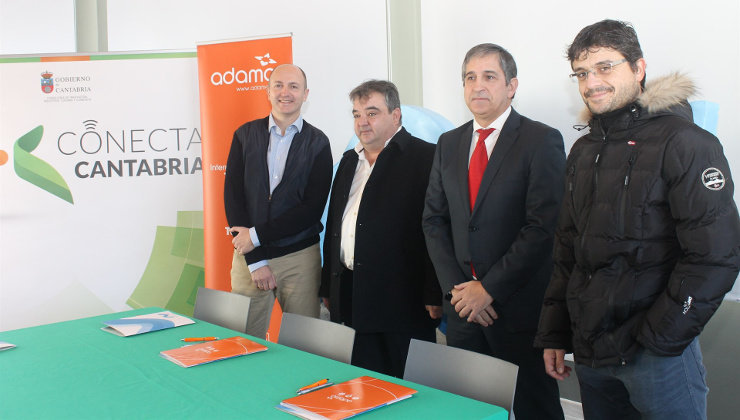 El Ayuntamiento de Noja y Adamo han firmado el convenio para instalar fibra óptica en la Villa
