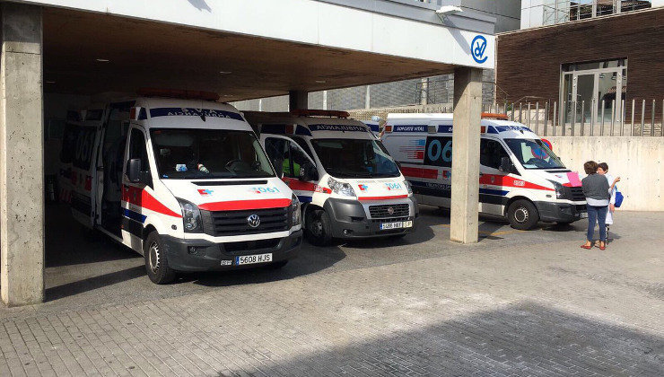 Ambulancias en el Hospital Universitario Marqués de Valdecilla. Foto: 061