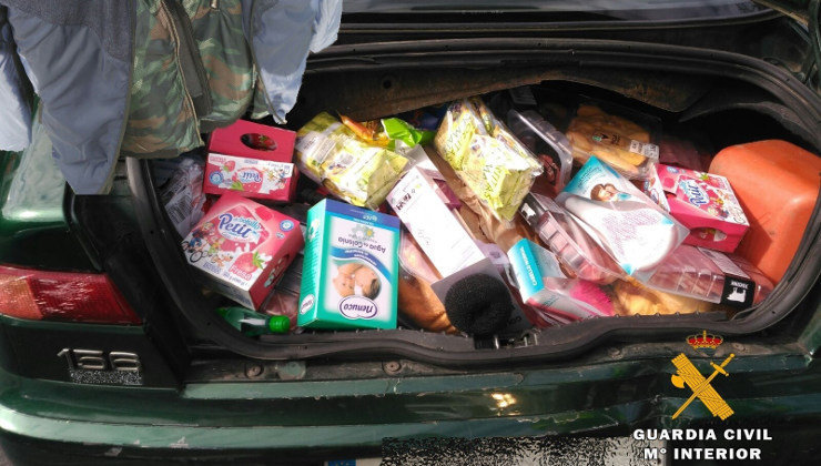 El maletero del coche estaba reppleto de productos robados por el hombre detenido por la Guardia Civil