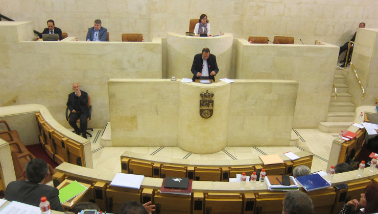 Imagen de archivo de un Pleno en el Parlamento de Cantabria