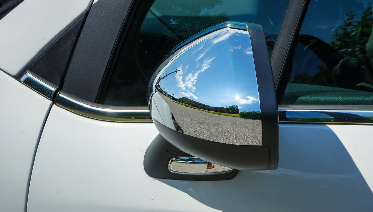 Imagen de un espejo retrovisor de un coche. Foto: Pixabay
