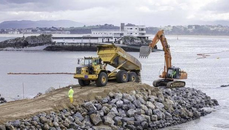 Obras de los diques que se están construyendo en La Magdalena, Bikinis y Los Peligros de Santander