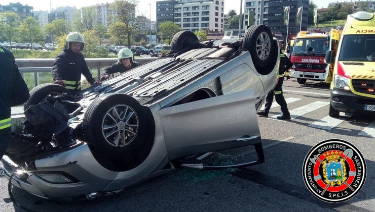Estado en el que ha quedado el vehículo tras el accidente en Santander