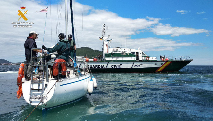La Guardia Civil ha auxiliado al tripulante del velero