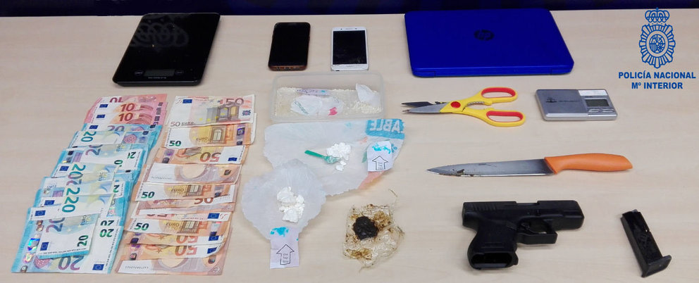 Dinero, drogas y armas incautadas por la Policía Nacional