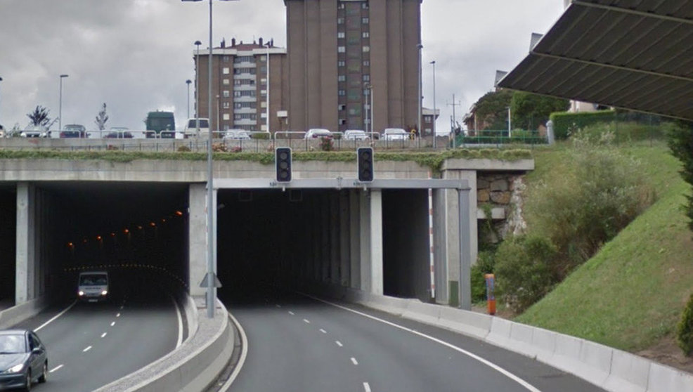 El accidente se produjo en el túnel que conecta La Marga y La Albericia. Foto: Google Maps