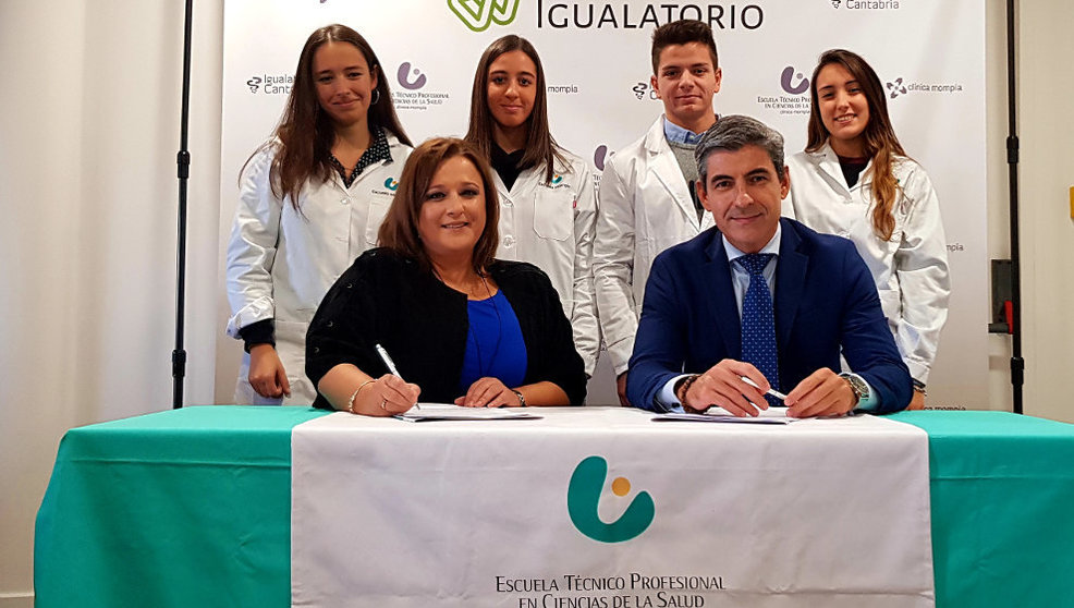 Firma del acuerdo entre Igualatorio Cantabria y Oximesa