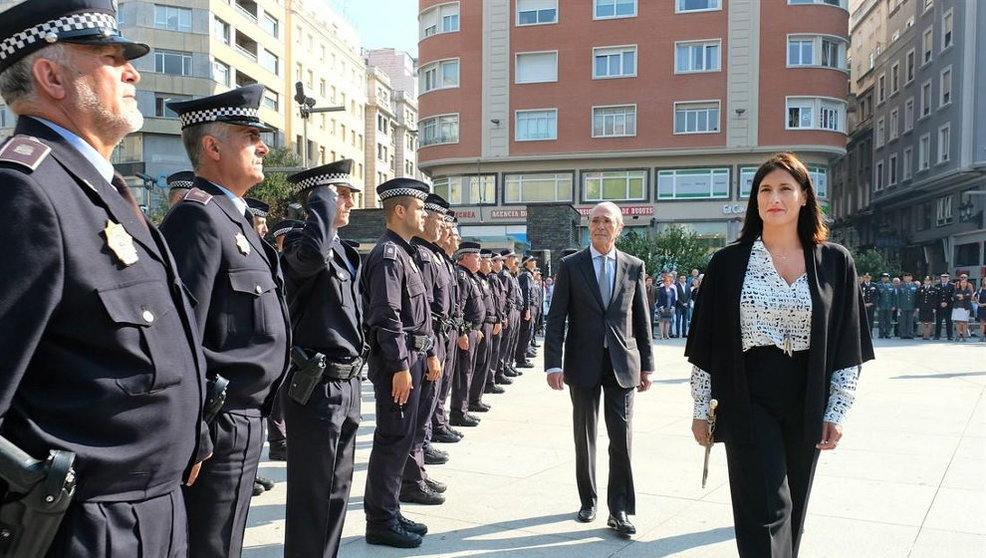 El concejal de Personal y Protección Ciudadana, Pedro Nalda, y la alcaldesa de Santander, Gema Igual, en un acto con la Policía Local