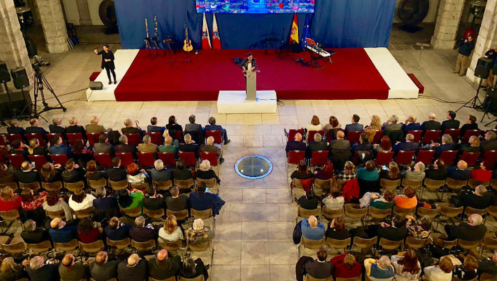 La presidenta del Parlamento, Dolores Gorostiaga, durante su intervención en el 37 aniversario del Estatuto de Autonomía | Foto: Cs Cantabria