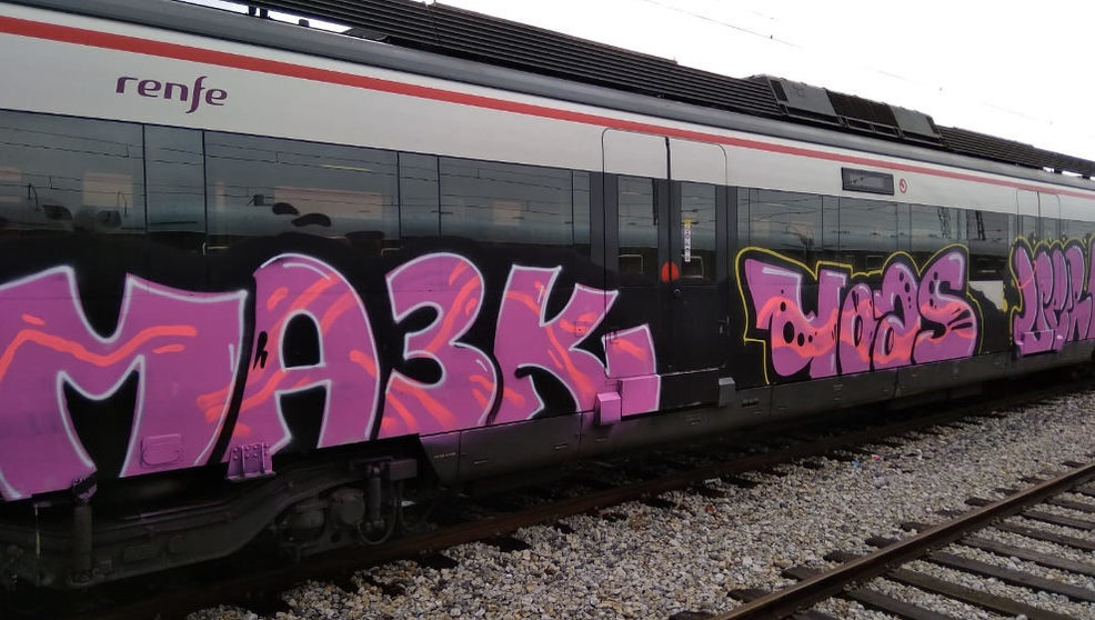 Grafiti en un tren de Renfe | Foto: Archivo