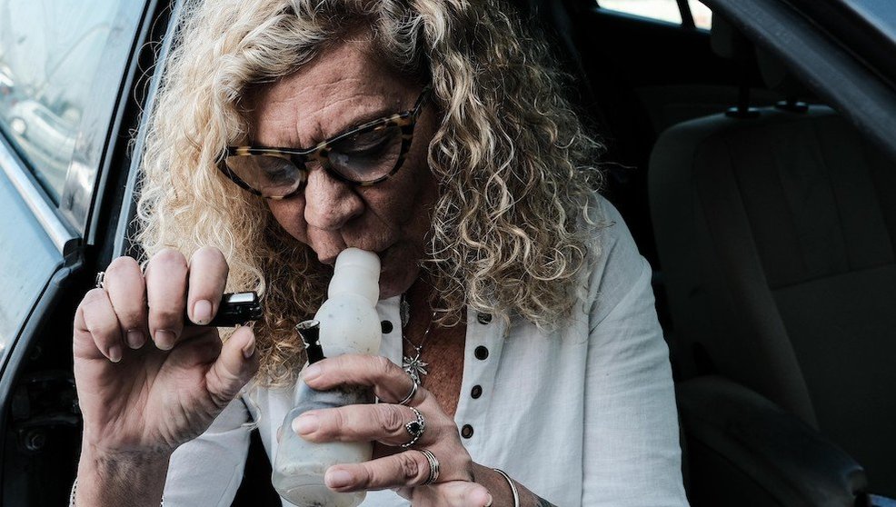 Medical cannabis in Israel

23 January 2019, Israel, Revadim: Hagit Yagoda, 52, diagnosed with Hodgkin's Lymphoma since she was 17, smokes medical cannabis. Israel is considered as a global leader in medical cannabis research and innovation and is one of only three countries in the world where cannabis research is sponsored by the government. Photo: Nir Alon/ZUMA Wire/dpa

  (Foto de ARCHIVO)

23/01/2019