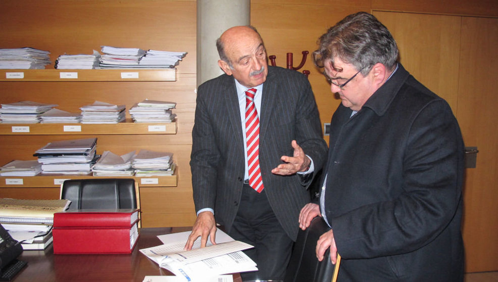 El consejero de Obras Públicas, José María Mazón, y el alcalde de Noja, Miguel Ángel Ruiz Lavín