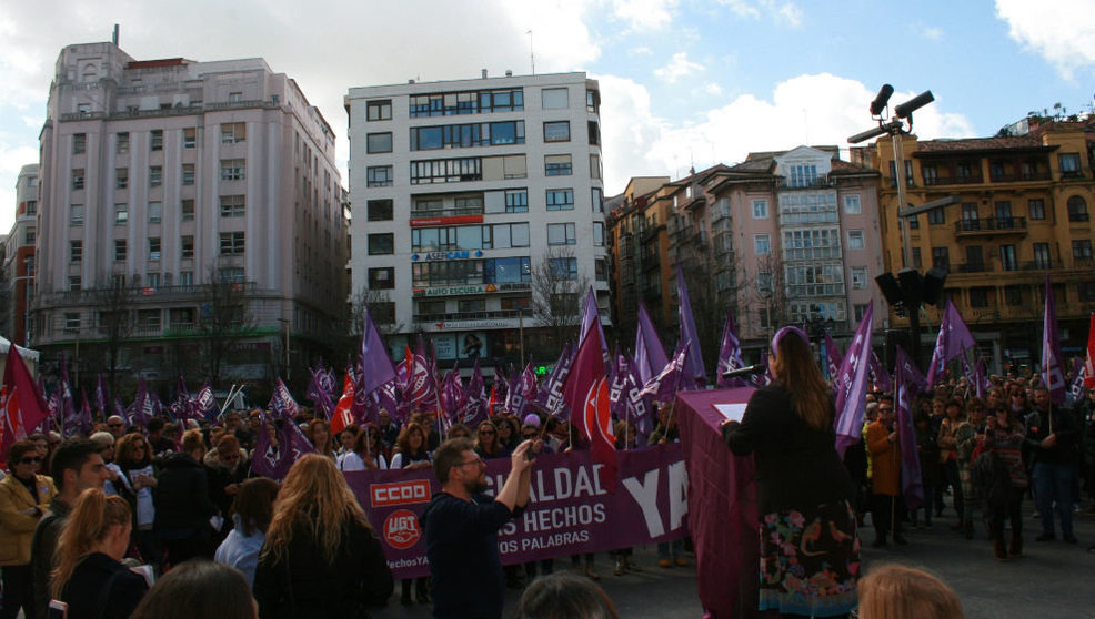 Manifestación en la Plaza del Ayuntamiento de Santander