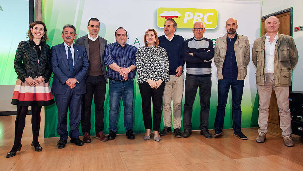 Foto de familia de la presentación de los candidatos del PRC en los municipios de la comarca de Liébana