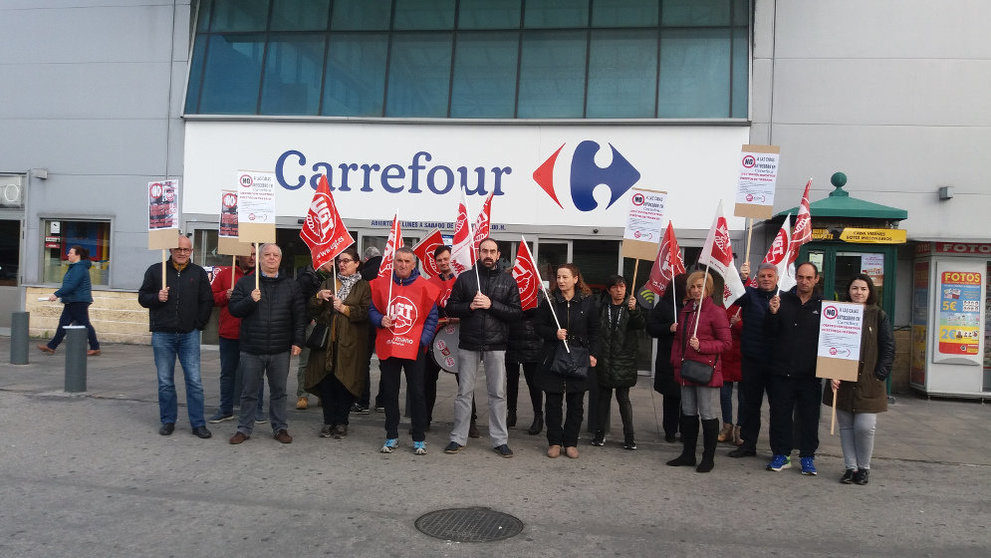 Imagen de la concentración de Carrefour en El Alisal
