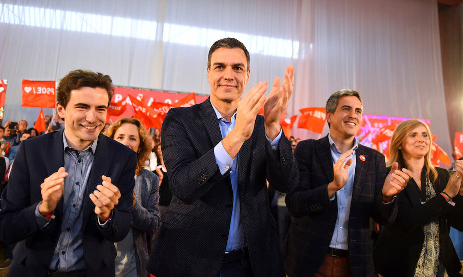 Pedro Sánchez, Pablo Zuloaga y Pedro Casares en un acto del PSOE en Santander