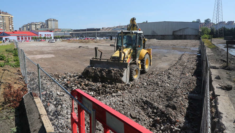 Obras del nuevo aparcamiento que se está construyendo junto a La Vidriera