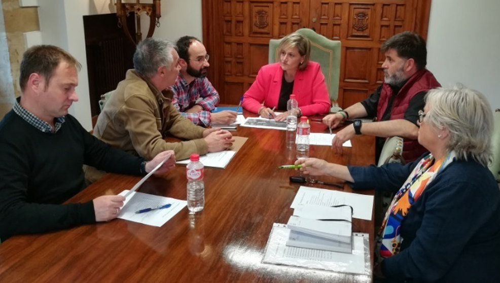 Primera reunión de PSOE y PRC para renovar el pacto de gobierno de Camargo