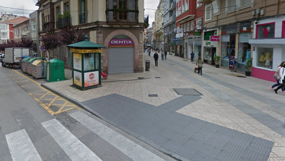 Quiosco de la ONCE en la calle Ruiz Tagle esquina con Serafín Escalante de Torrelavega | Foto: Google Maps