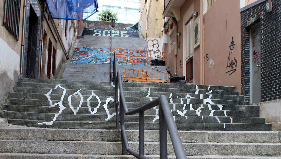 Mosaicos en las escaleras de la calle Los Aguayos/San Antón de Santander