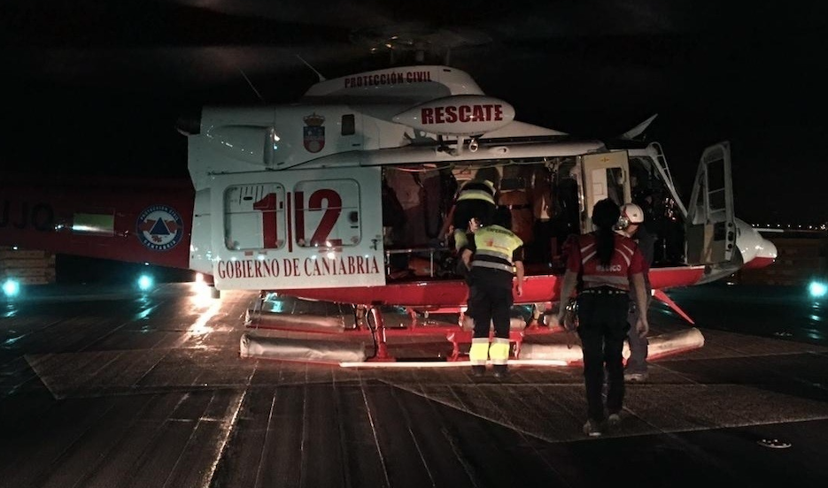 Helicóptero del 112 Cantabria evacúa al Hospital de Cruces a una niña alemana de 6 años que sufrió ahogamiento en Langre y falleció