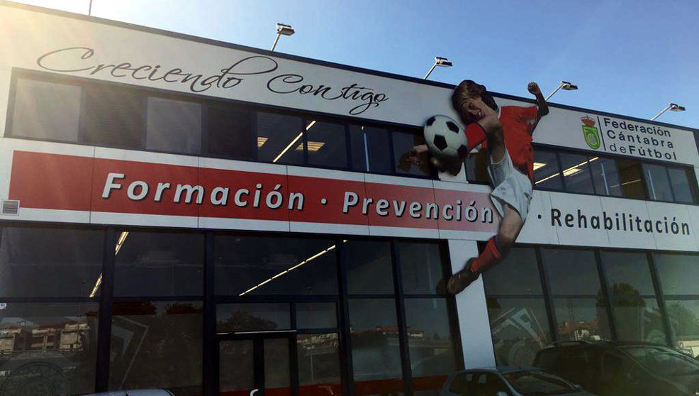 Centro de la Mutualidad de Futbolistas de la Federación Cántabra de Fútbol en el Polígono de La Esprilla | Foto: edc