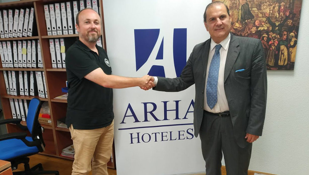 Arha Hoteles se convierte en nuevo patrocinador de Cantbasket 04