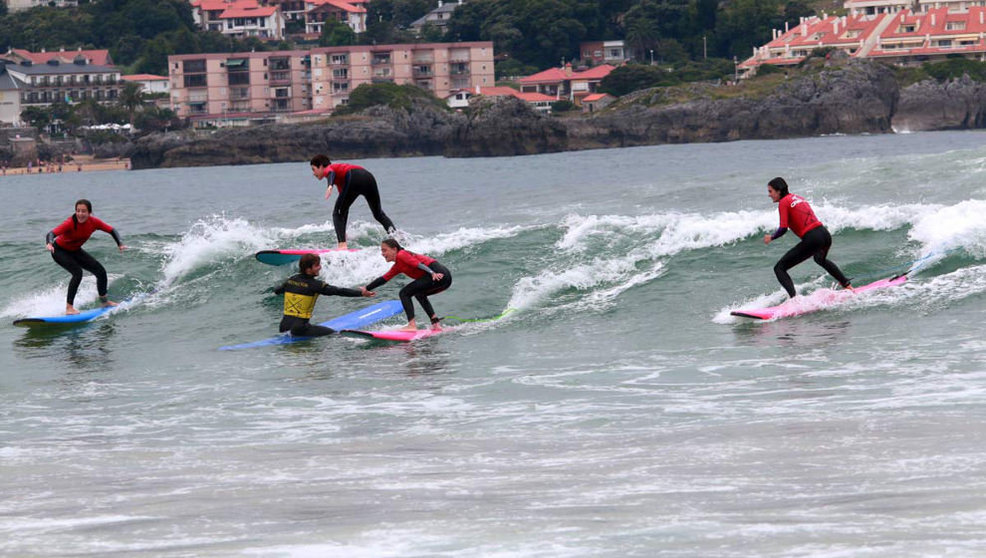 Actividad de la Escuela de Surf Ris | Foto: Escuela de Surf Ris