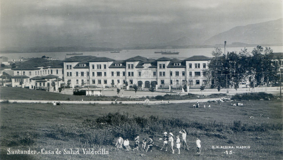 Casa de Salud Valdecilla desde el Colegio Cántabro, año 1929 | Foto: Mario Corral
