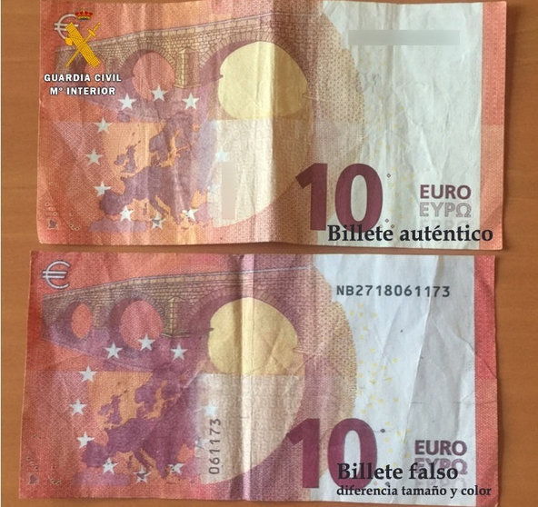 Billetes de 10 euros (uno auténtico y otro falso)