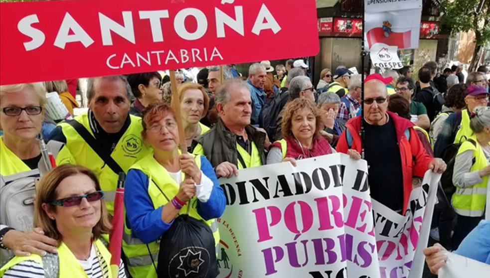Vecinos de Santoña en Madrid en la marcha para reclamar unas pensiones dignas