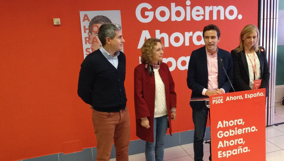 El candidato del PSOE al Congreso, Pedro Casares, durante la rueda de prensa tras los resultados del 10N