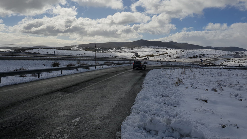 La A-67 y varias carreteras cántabras se han visto afectadas por la nieve