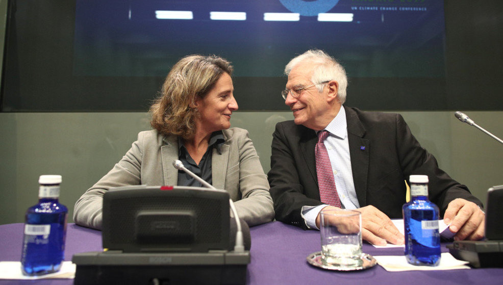 La ministra de Transición Ecológica en funciones, Teresa Ribera, y el ministro en de Asuntos Exteriores en funciones, Josep Borrell
