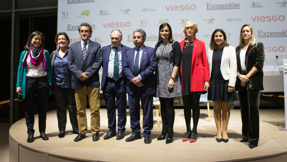 Miembros del Gobierno de Cantabria, del Ayuntamiento de Santander y representantes de varias empresas han participado en la jornada