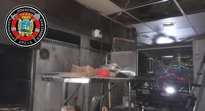 Incendio en la cocina del Telepizza del Alisal

Incendio en la cocina del Telepizza del Alisal


12/9/2019