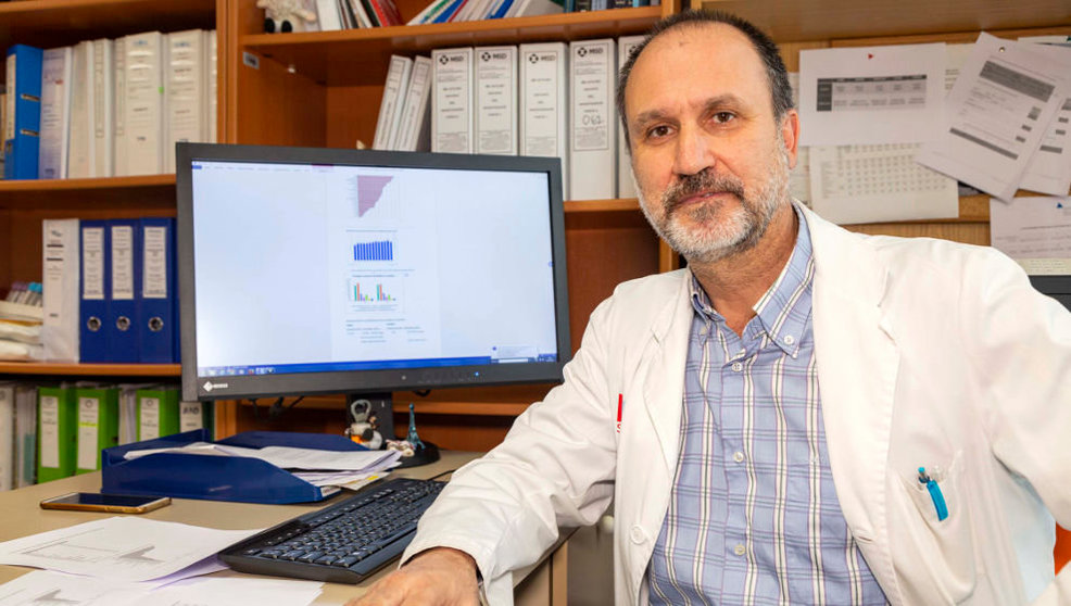 El doctor Fernando Rivera, jefe de Oncología Médica de Valdecilla