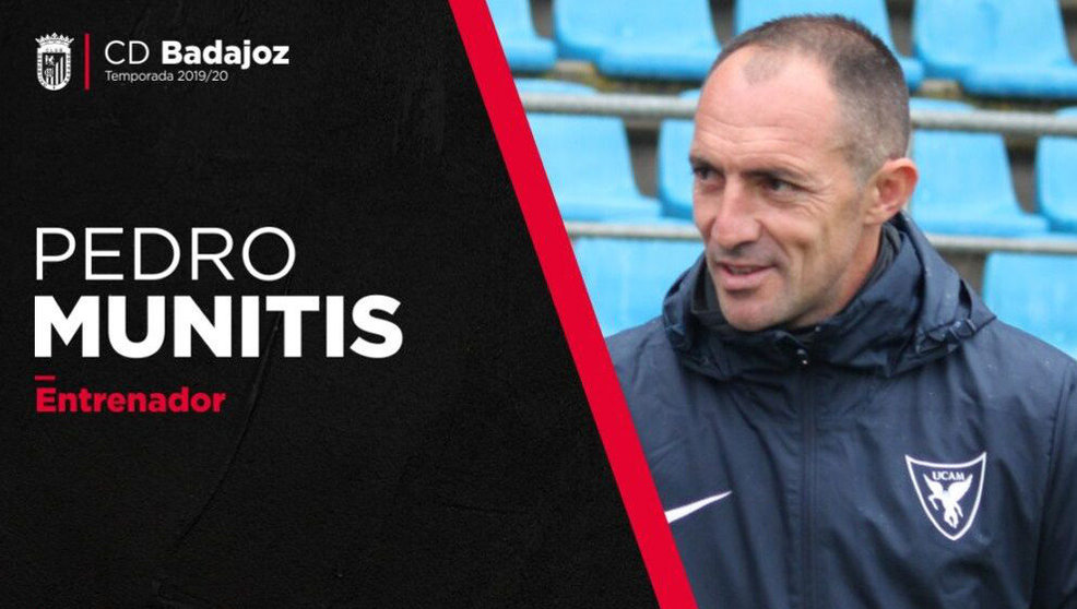 Imagen de presentación de Munitis como nuevo entrenador del CD Badajoz