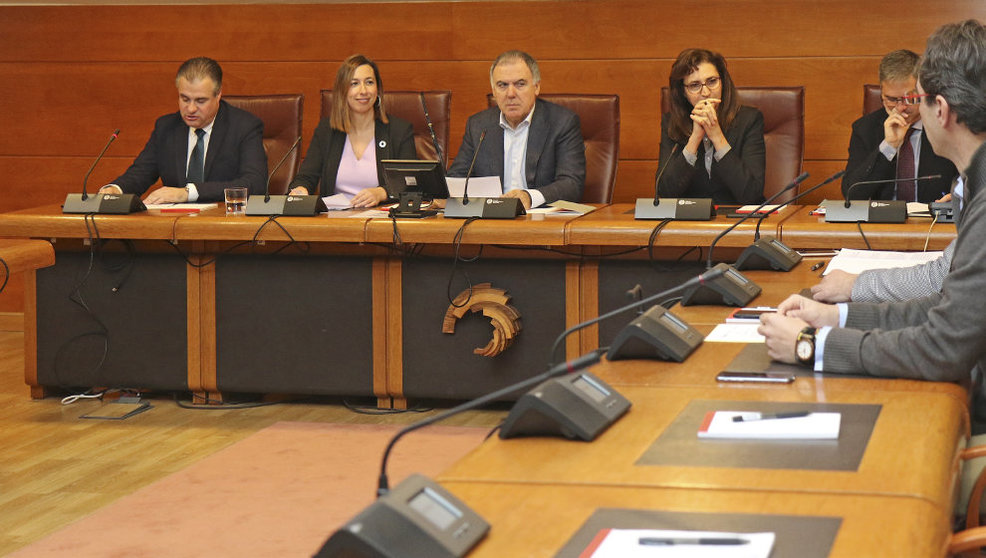 La consejera de Economía y Hacienda, María Sánchez, comparece ante la Comisión de Economía y Hacienda del Parlamento