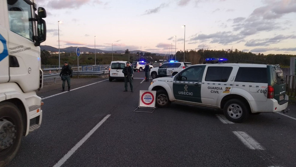 Control de tráfico de la Guardia Civil durante estado alarma en Cantabria