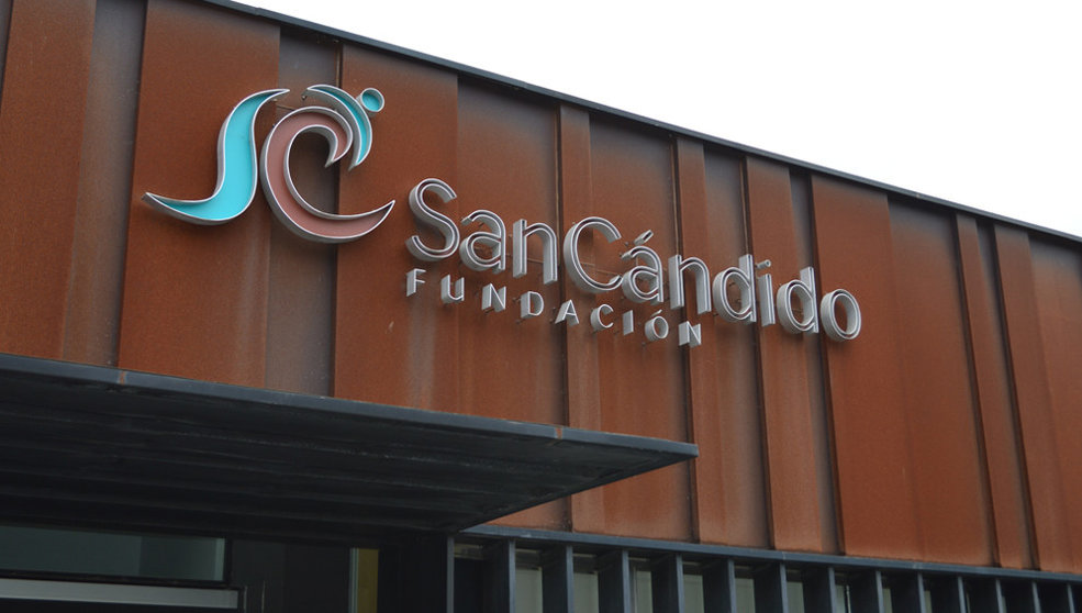 Fachada y logo de la Fundación San Cándido