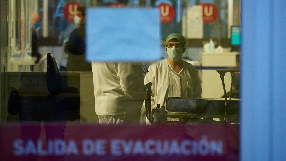 Personal sanitario del Hospital de Navarra en el Servicio de Urgencias